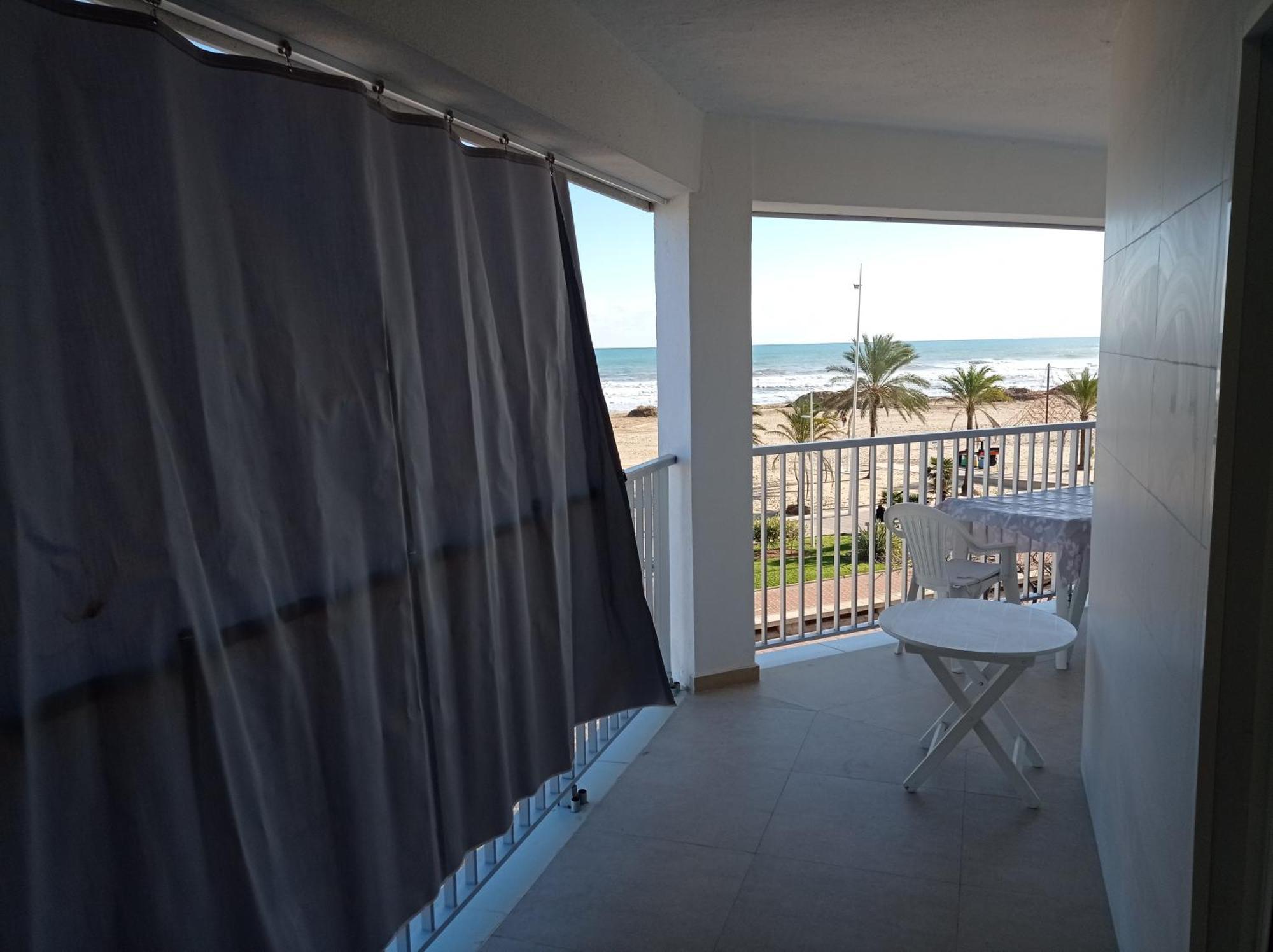 גאנדיה Apartamentos Bonaire 1ª Linea Wifi Solo Familias Serviplaya חדר תמונה
